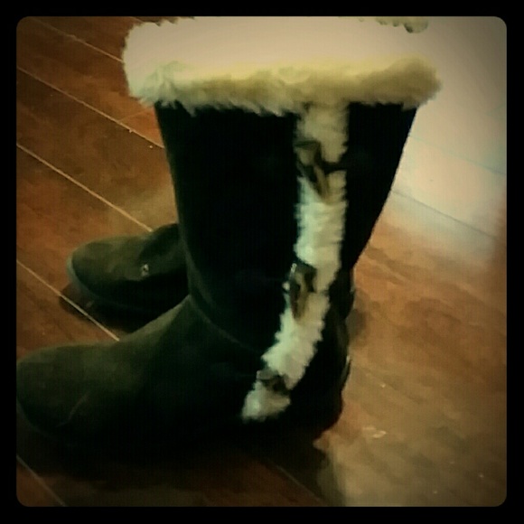 Brown winter boots