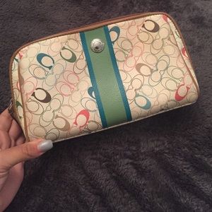 ✨ FLASH SALE ✨Coach leather makeup case