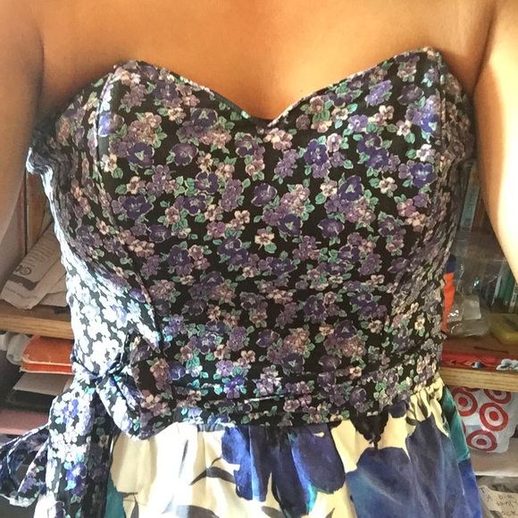 Flowered Strapless 🍇🍆💜 - Picture 2 of 4