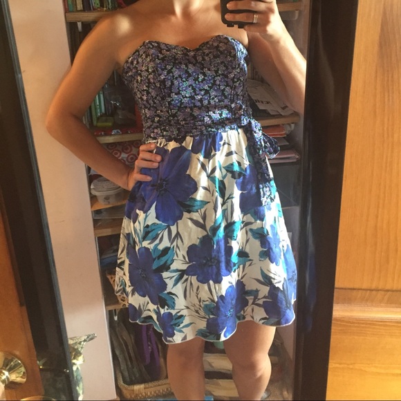 Flowered Strapless 🍇🍆💜 - Picture 3 of 4