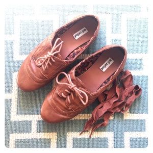 Gently worn women's flats (worn once)