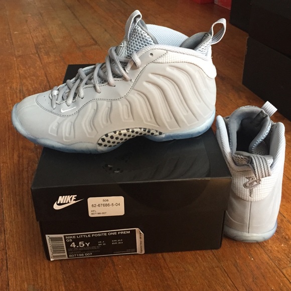 Lil posites gray suede
