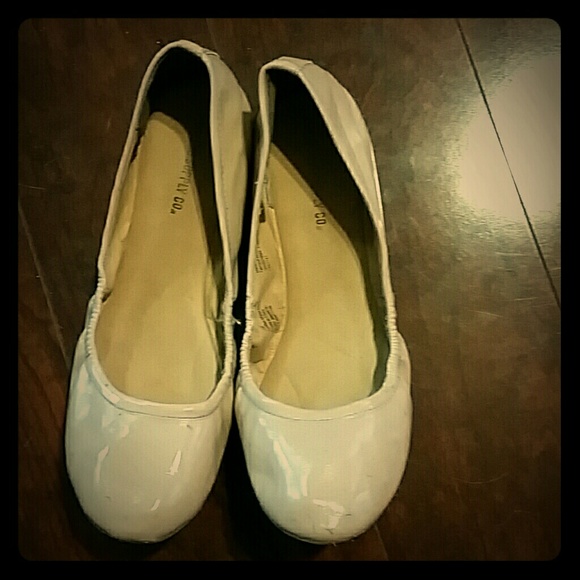 Nude ballet flats