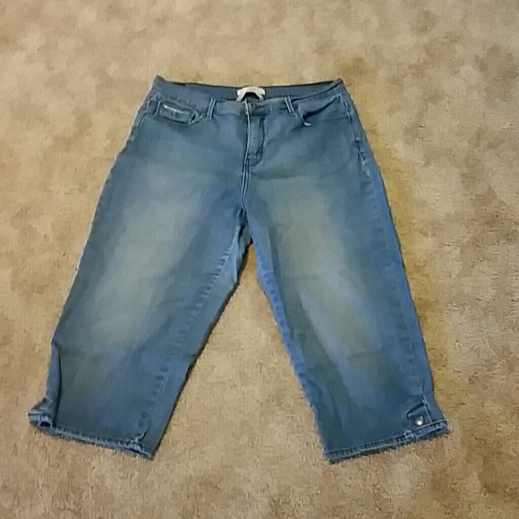 Levi jean capri