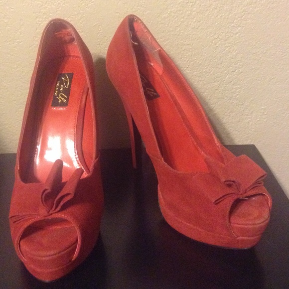 Pin up high heels