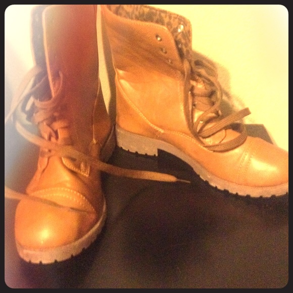 Combat boots