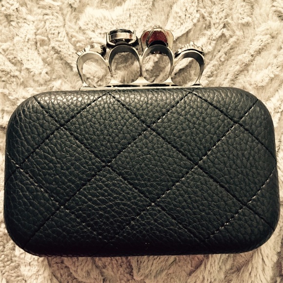 Skull clutch