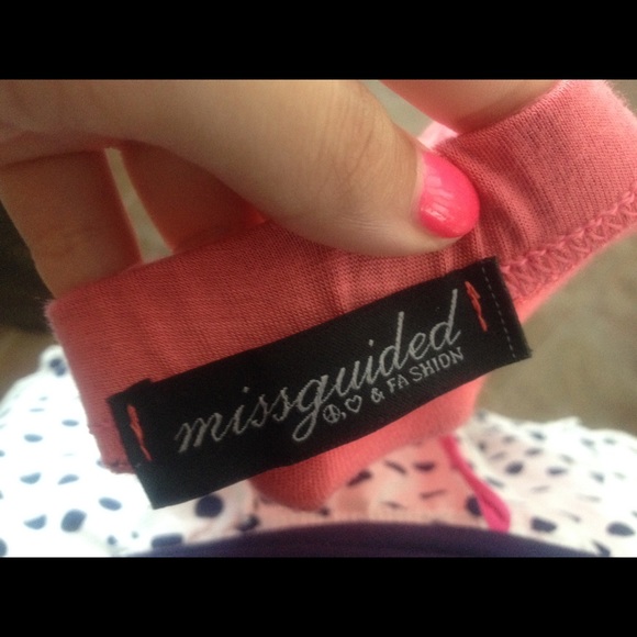 Coral Pink Skirt w/ a Slit - Picture 3 of 4