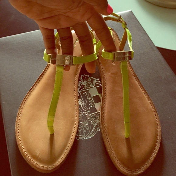 Antonio Melani lime green patent thong sandals