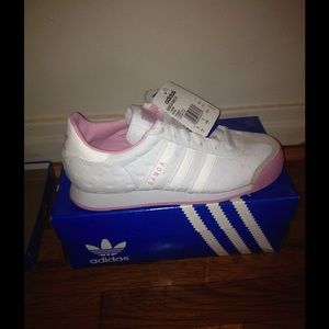 NWT White Adidas Samoa