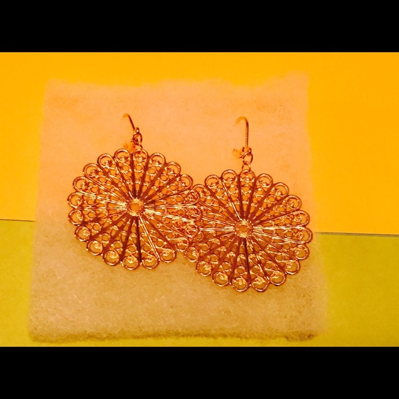 New great quality. Beautiful necklace and earrings - Picture 2 of 4