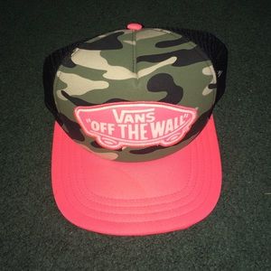 Vans Trucker Hat Camo Coral Black Mesh