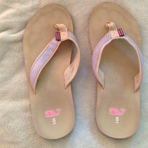 Vineyard vines flip flops