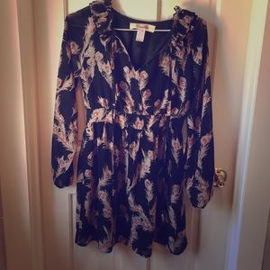 Emmelee dress, long sleeve with feminine details.