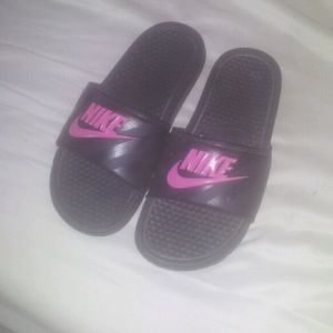 Nike slides •reserved•