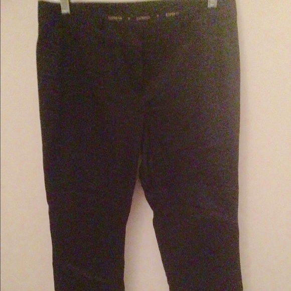 Black capris
