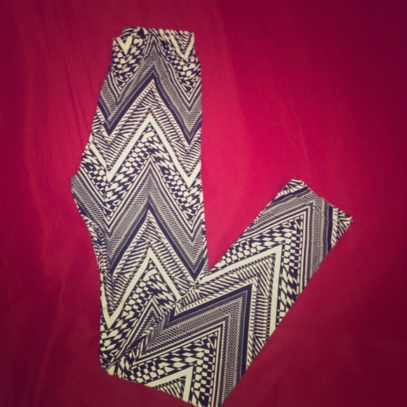 B&W Tribal Print Leggings