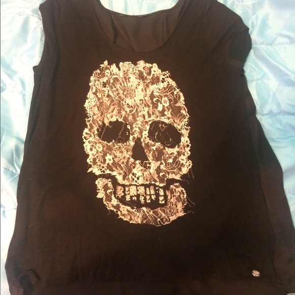 Guess Shirt With open back