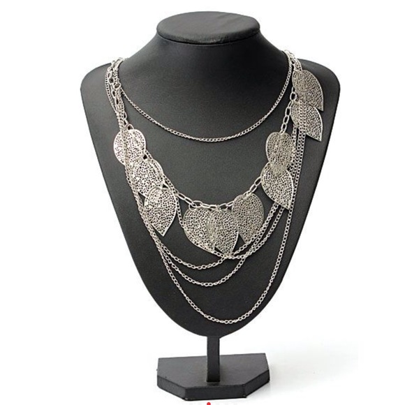 Jewelry - Multilayer Leaf Necklace✨3 available✨