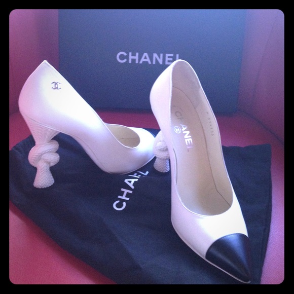 CHANEL Shoes - Gorgeous, Authentic Chanel pumps, SZ 39, SOLD