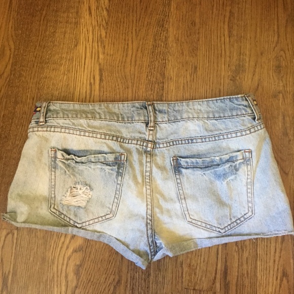 Forever 21 denim Jean shorts with rips - Picture 3 of 3
