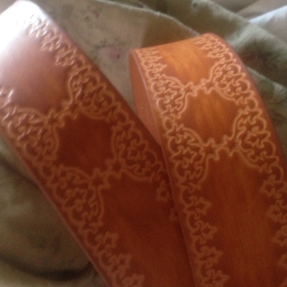 Leather belt with funky cool buckle. - Picture 2 of 2