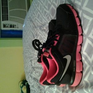 Nike dual fusion sneaker