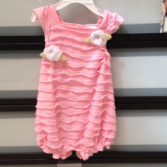 🚫SOLD❌Nursenema 🎀Cute baby Romper 9 months🎀
