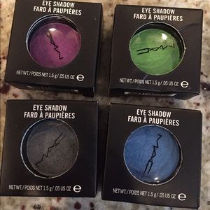 4 eyeshadows