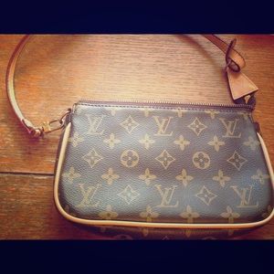 Louis Vuitton short strap small purse LN51980