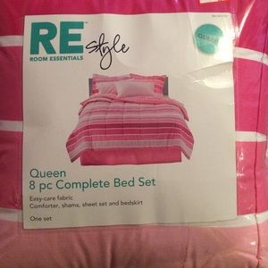 NEW RE room essentials queen 8 piece bed set