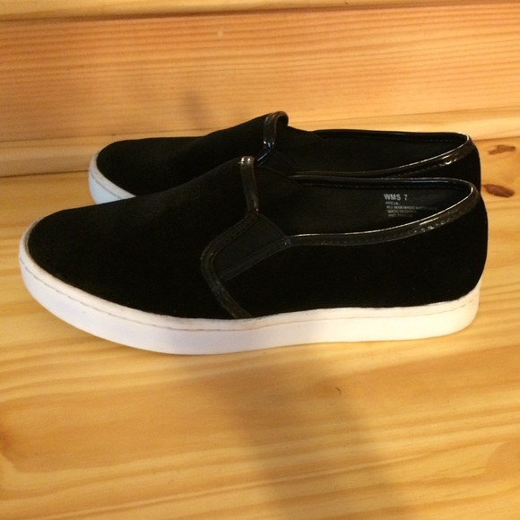 Report Shoes - Black velvet slip on sneaker
