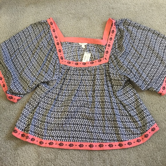 Patterned top