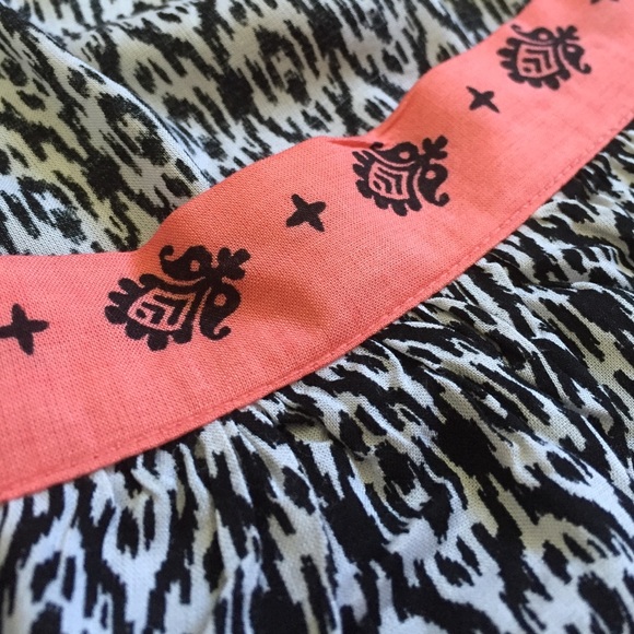 Patterned top - Picture 3 of 3