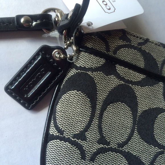 ☀️Coach Wristlet🎀Sold - Picture 3 of 3