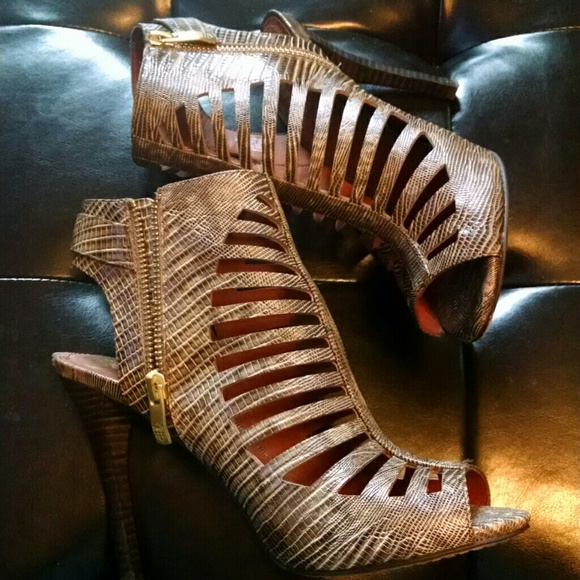 Vince Camuto" Aphrodite" sandals