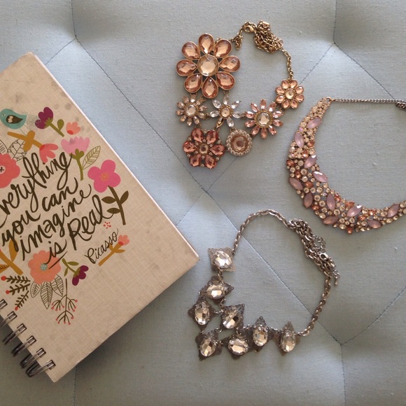 🌸Embellished Necklace