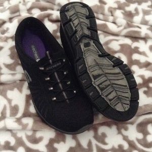 Black sketchers sneakers