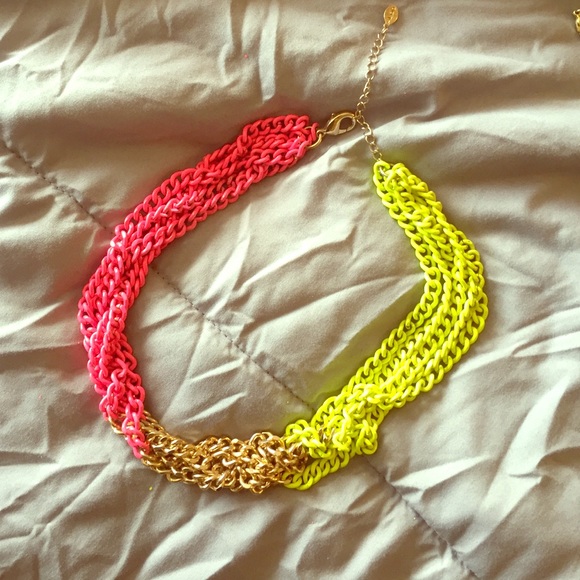 Statement necklace