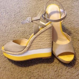 Elle wedges super cute