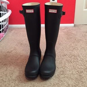 Size 7 Matte Black Hunter Rain boots