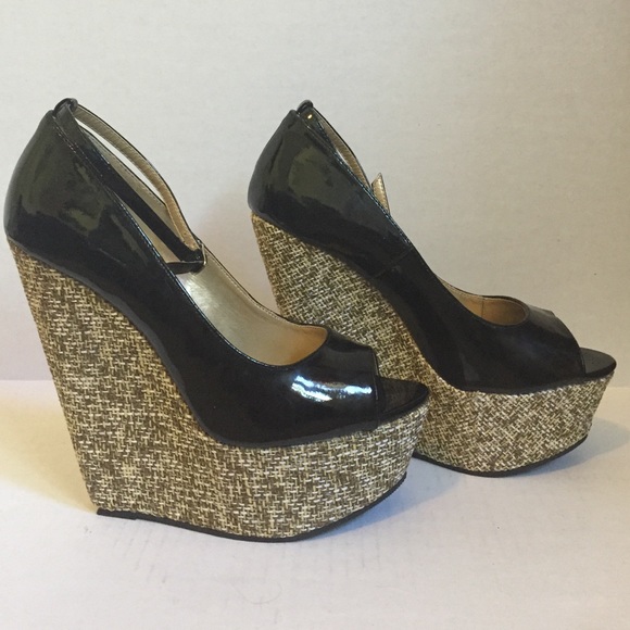 Shoes - 💥PRICE DROP💥BLACK PLATFORM WEDGES SZ 9 NWOT