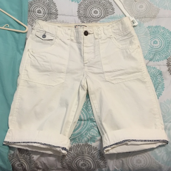 American eagle outfitters white capris