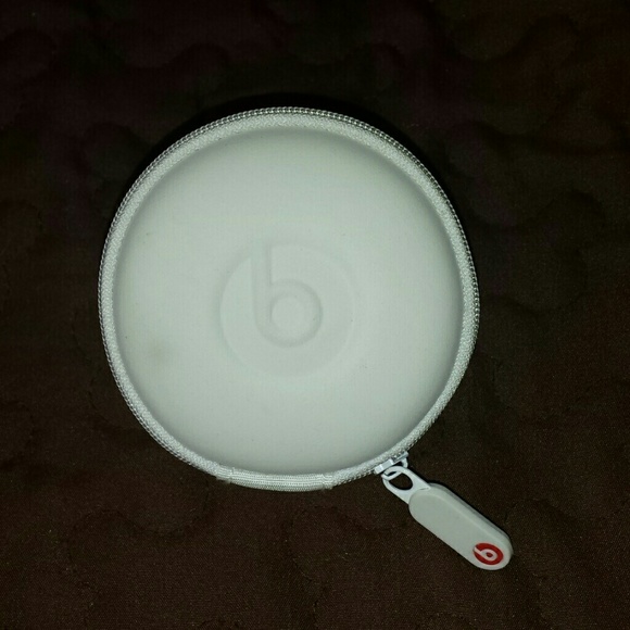👉Price is Negotiable👈 Beats by dre case