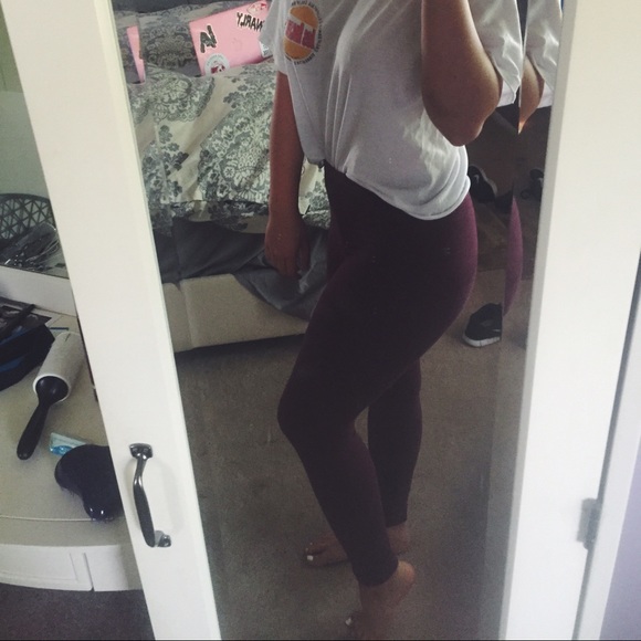 OBEY MAROON LEGGINGS 🎀