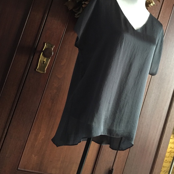 Steele blue crinkle satin hi/lo top - Picture 2 of 4