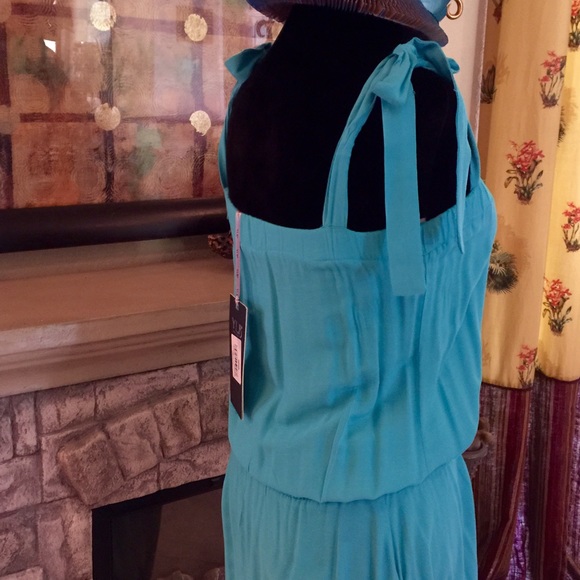 Dress - Picture 4 of 4