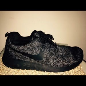Nike rosche run black leopard 8