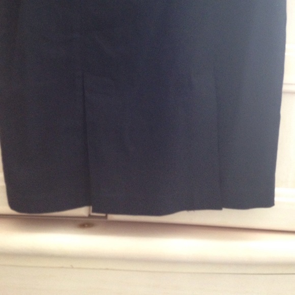 Black skirt with belt - Picture 3 of 3