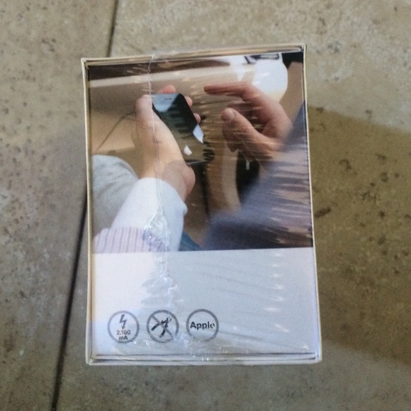 Genuine BMW Dual USB Charger - Picture 2 of 4